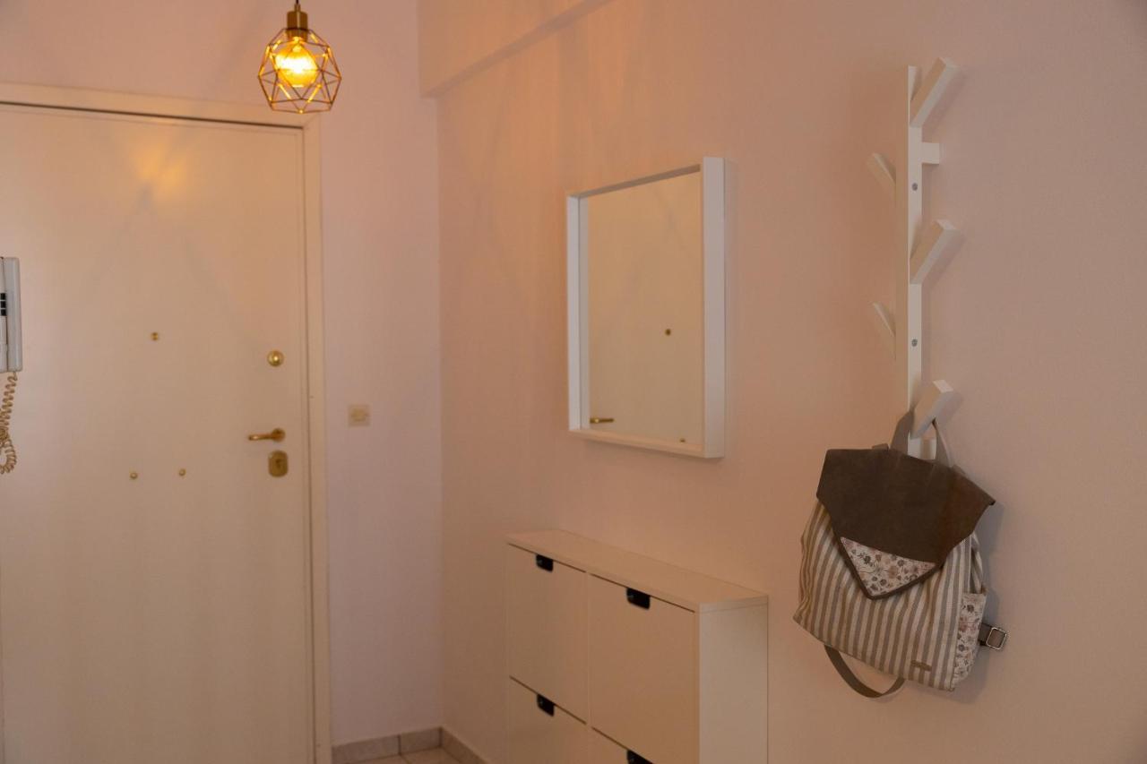 Spacious Apartment Close To The Sea And The City Center Athens Exterior photo